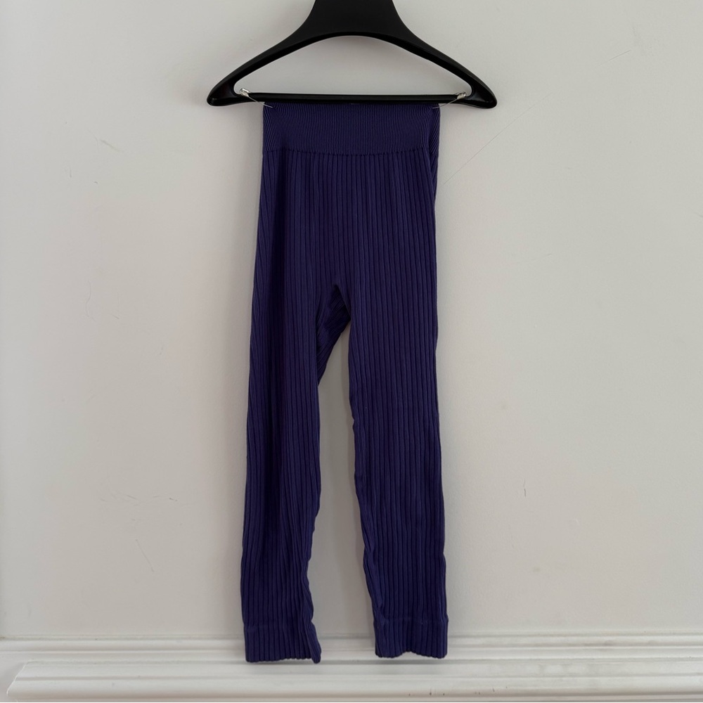 SOLD!! Gaynor Minden Bamboo Capri Leggings